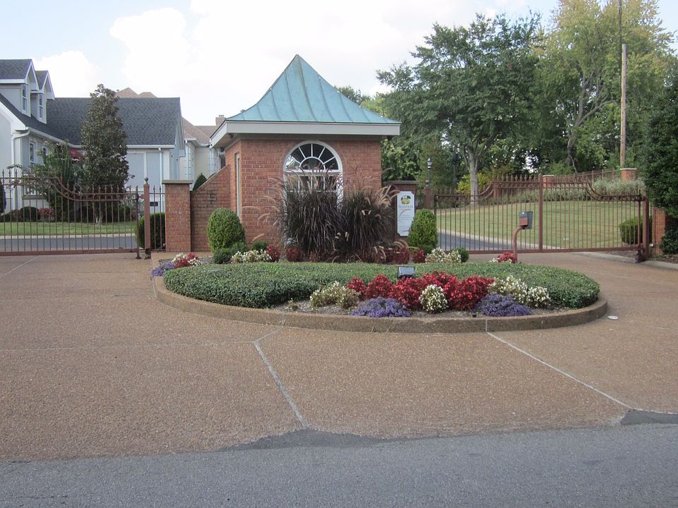 1st image of 354 Peartree Dr