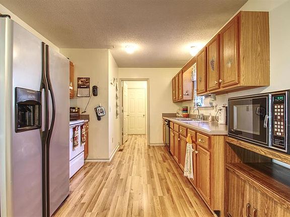 5th image of 1234 Aurora Dr
