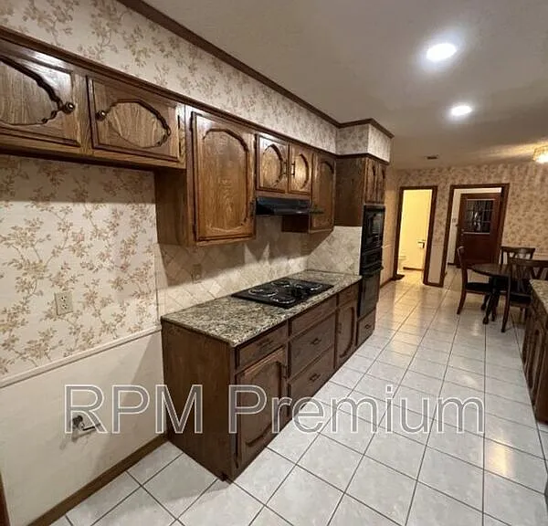 13936 Cayuga Dr — Photo 10