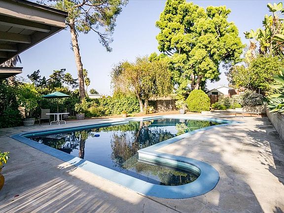 5th image of 2444 Alta Vista Dr