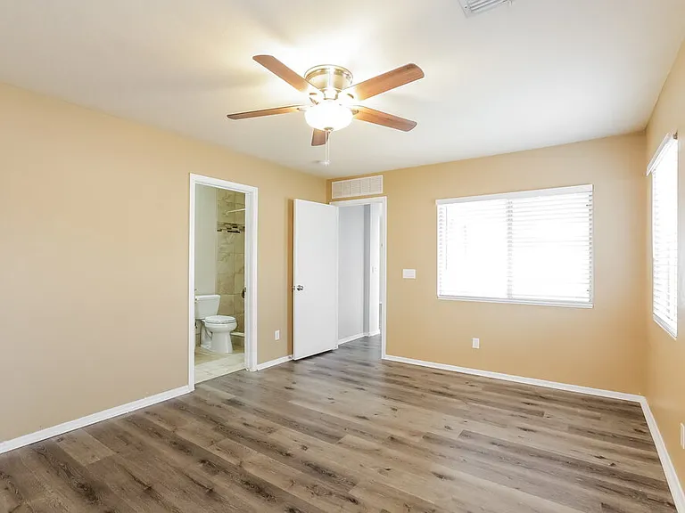 16224 W Pioneer St — Photo 10