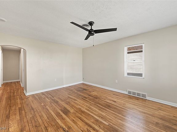 2nd image of 128 Stratford Ave
