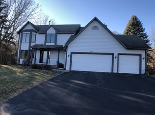 661 Bridle Ridge Rd, Eagan, MN 55123