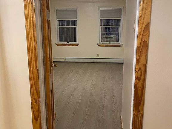3rd image of 1922 E 2nd St Floor 1