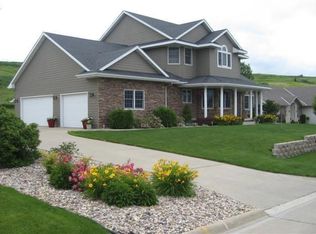 859 Springbrook Dr, Hinton, IA 51024