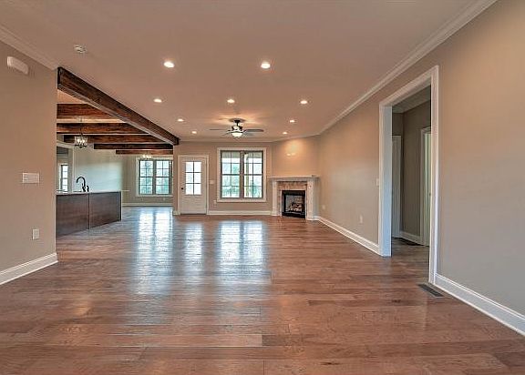 4th image of 226 Riverwatch Cir
