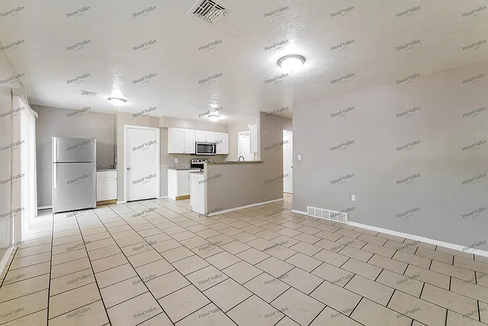5 bed, 1.0 bath, 1125 sqft, $1,495 — Photo 4