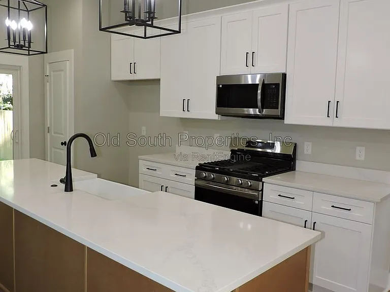 706 N F St #B — Photo 11