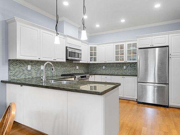 5th image of 2533 152nd St #41