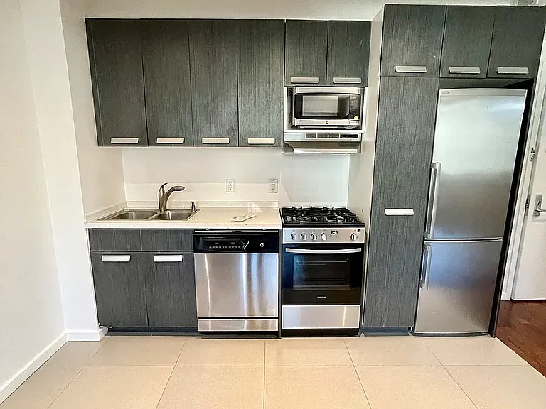 573 W 161st St #2DD — Photo 3