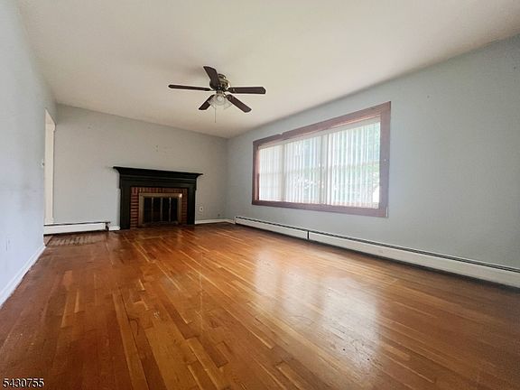 4th image of 89 W Warren St
