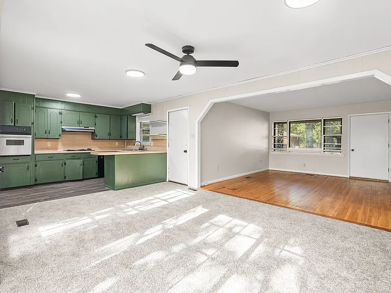 602 W Devon Ave — Photo 17