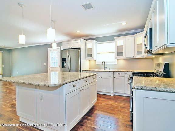 3rd image of 47 La Dunette Drive