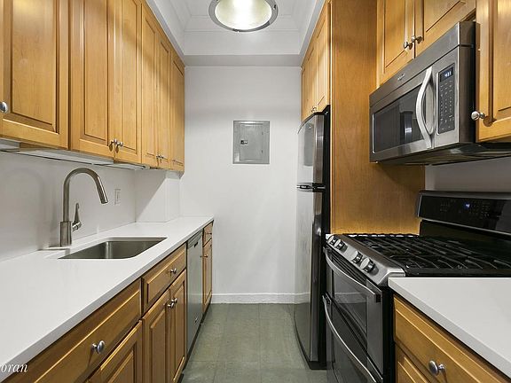 5th image of 229 E 79th St #3F