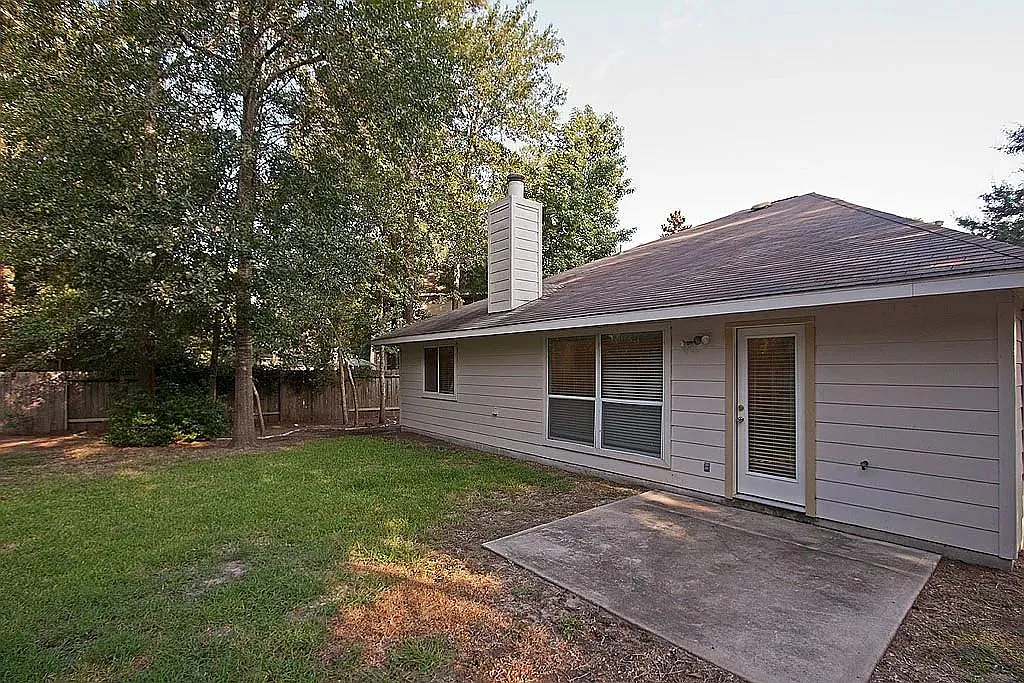3 bed, 2.0 bath, 1743 sqft, $2,000 — Photo 2
