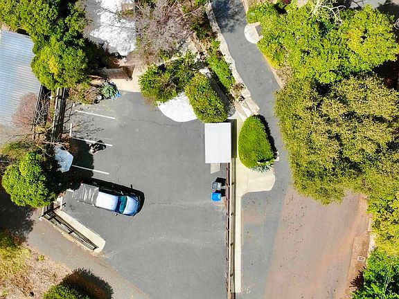 2nd image of 722 & 700 Barretta St