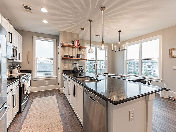 4th image of 700 Finsbury St APT 401