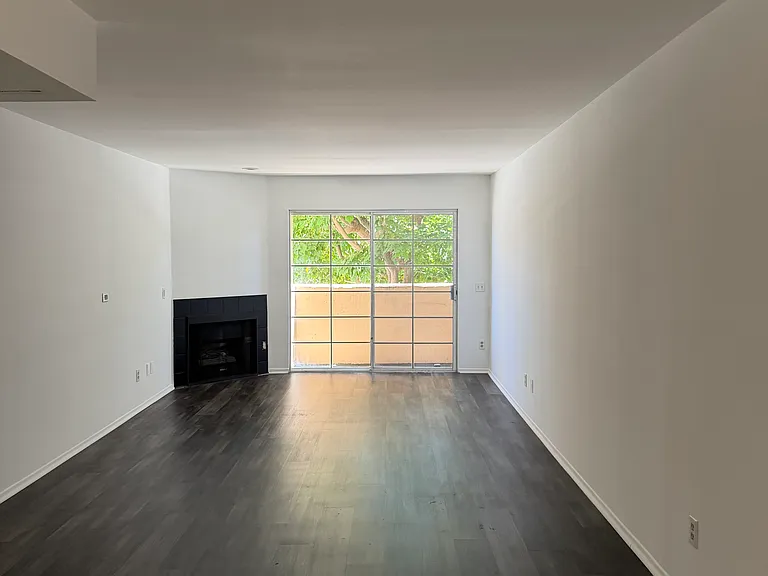 901 S Sherbourne Dr #101 — Photo 14