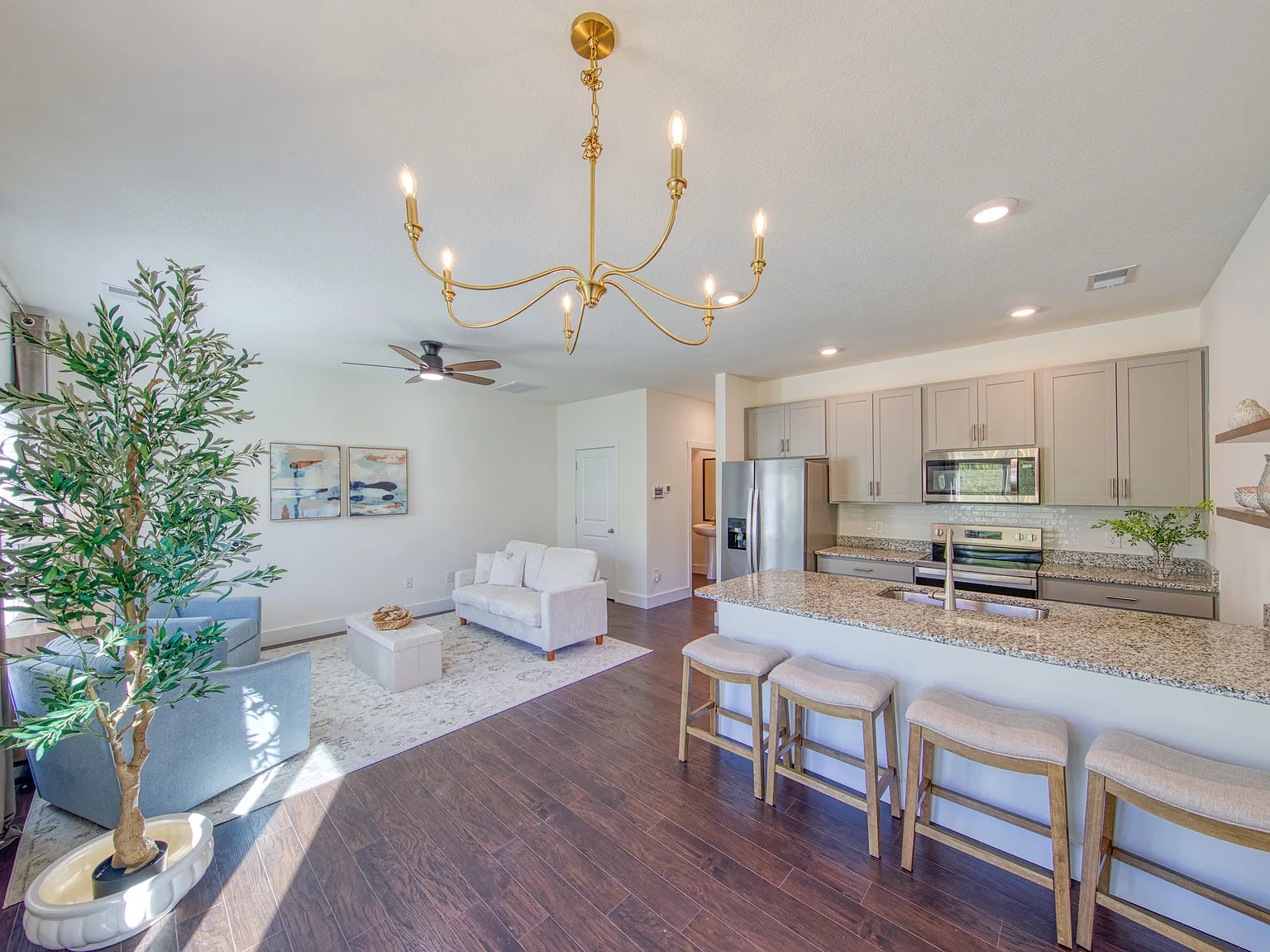 3 bed, 1381 sqft, $1,950 — Photo 3