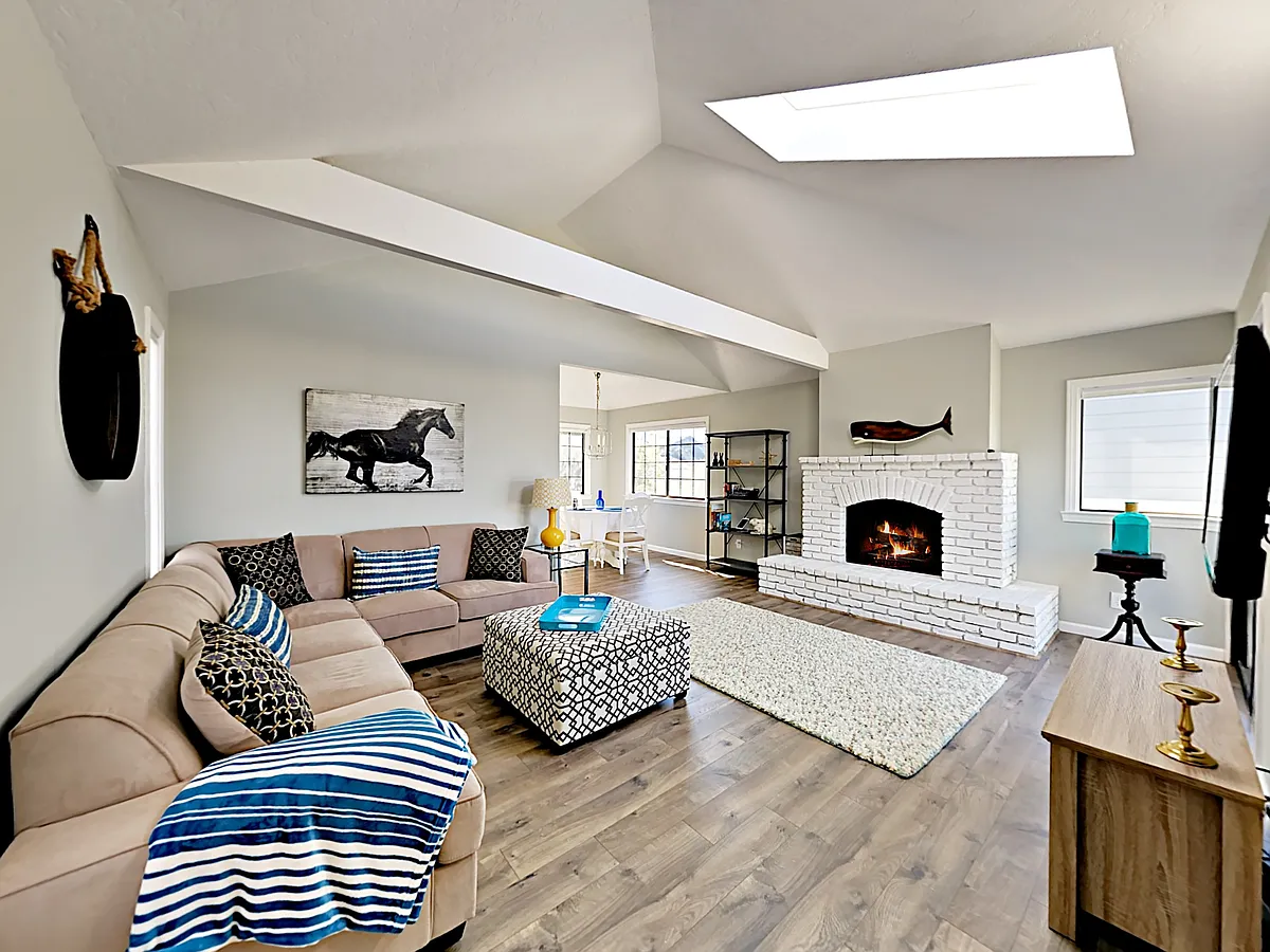 Living Room. - Cambridge St