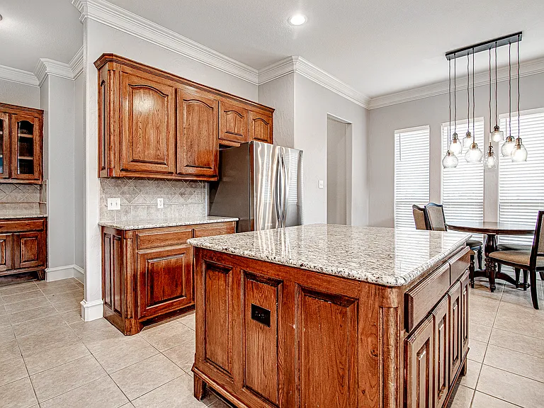 828 Thomas Crossing Dr — Photo 13