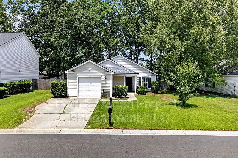 3 bed, 2.0 bath, 1255 sqft, $2,100 — Photo 2