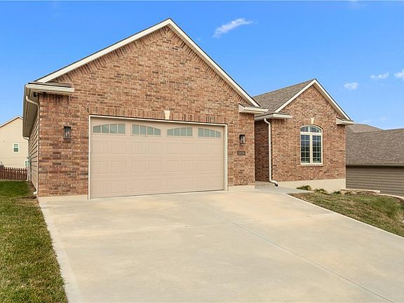 3rd image of 19030 E Nineteen Saint Ct S
