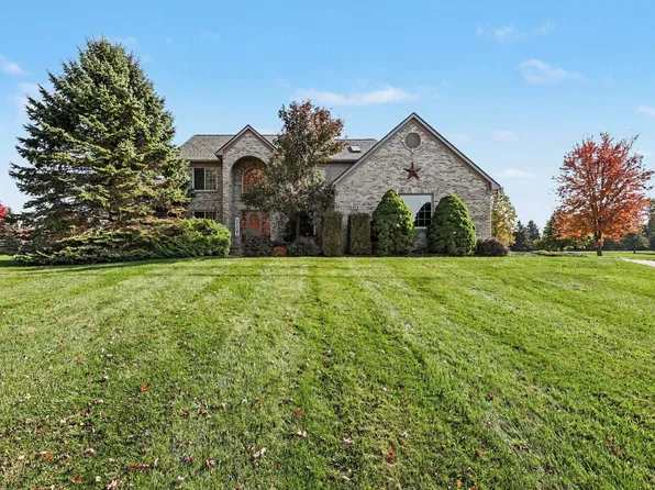 533 Victoria Ct, Saline, MI 48176