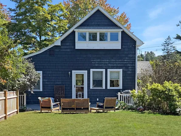 52 Bridge St, South Hamilton, MA 01982