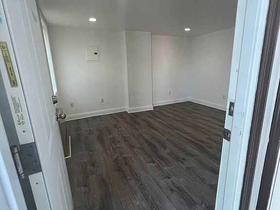 2nd image of 102-104 Beacon St #102-1