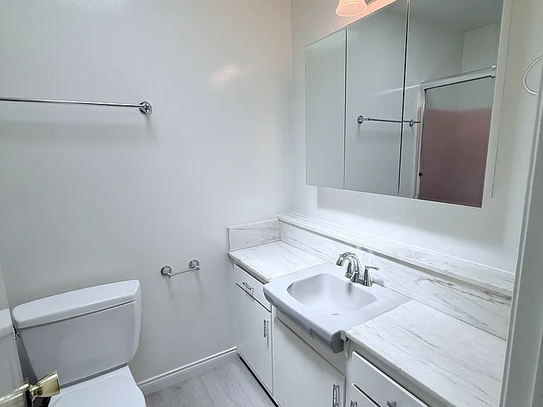 2714 W Clark Ave #F4 — Photo 7