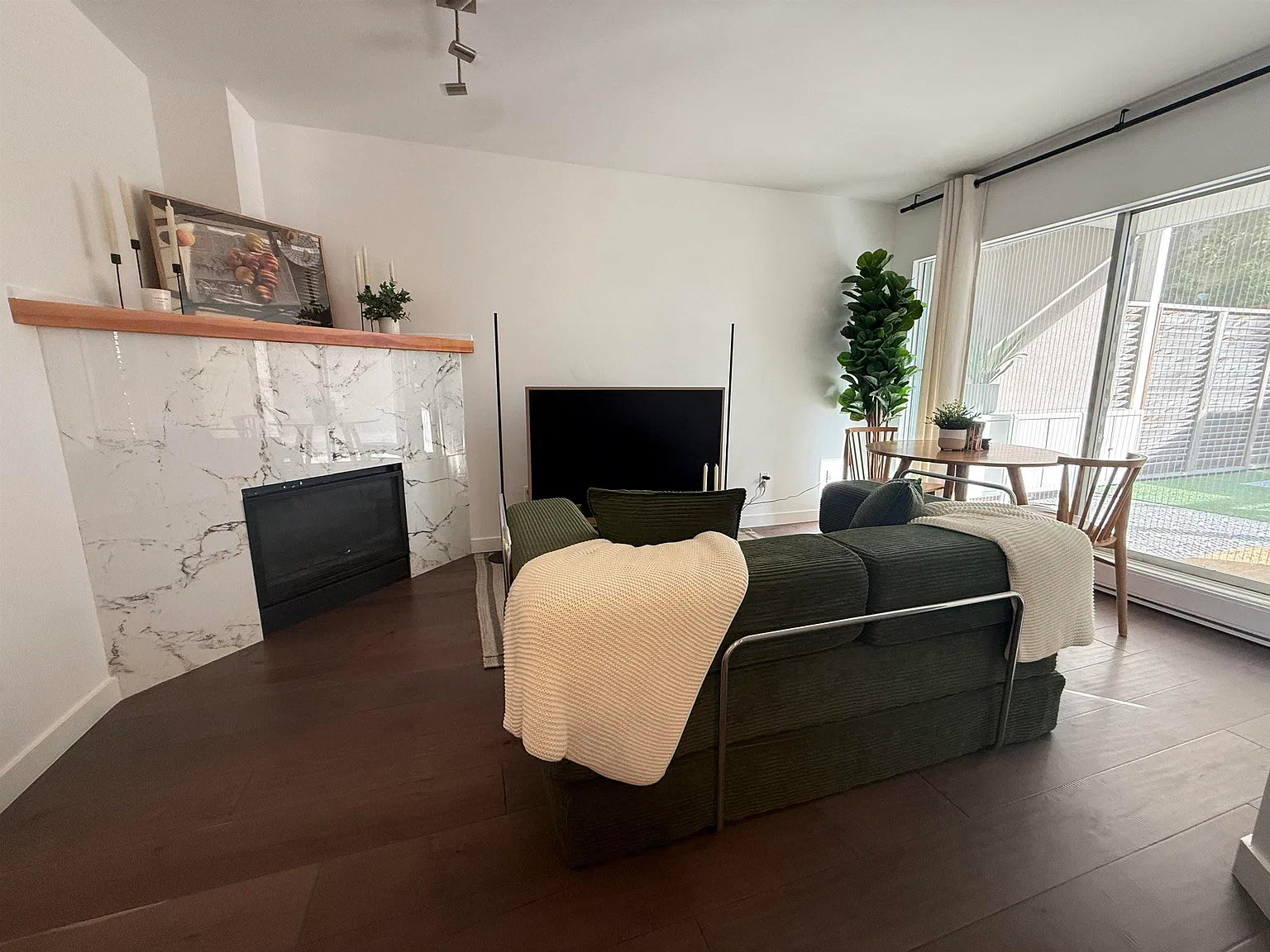 2 bed, 625 sqft, $3,200 — Photo 3