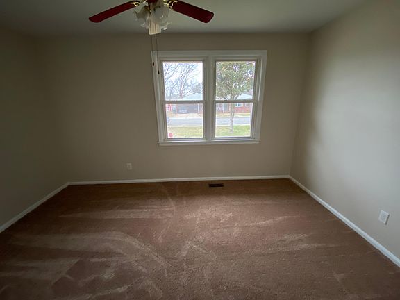 4th image of 908 Center Ave