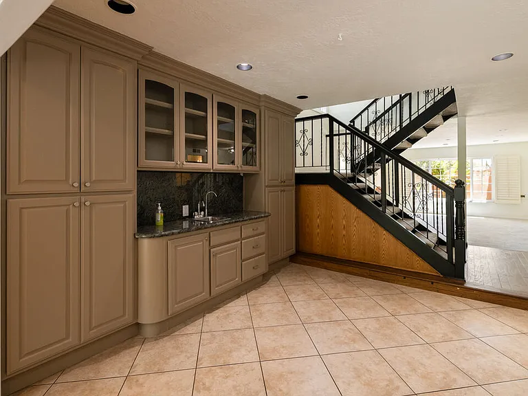 3102 Granville Ave — Photo 8