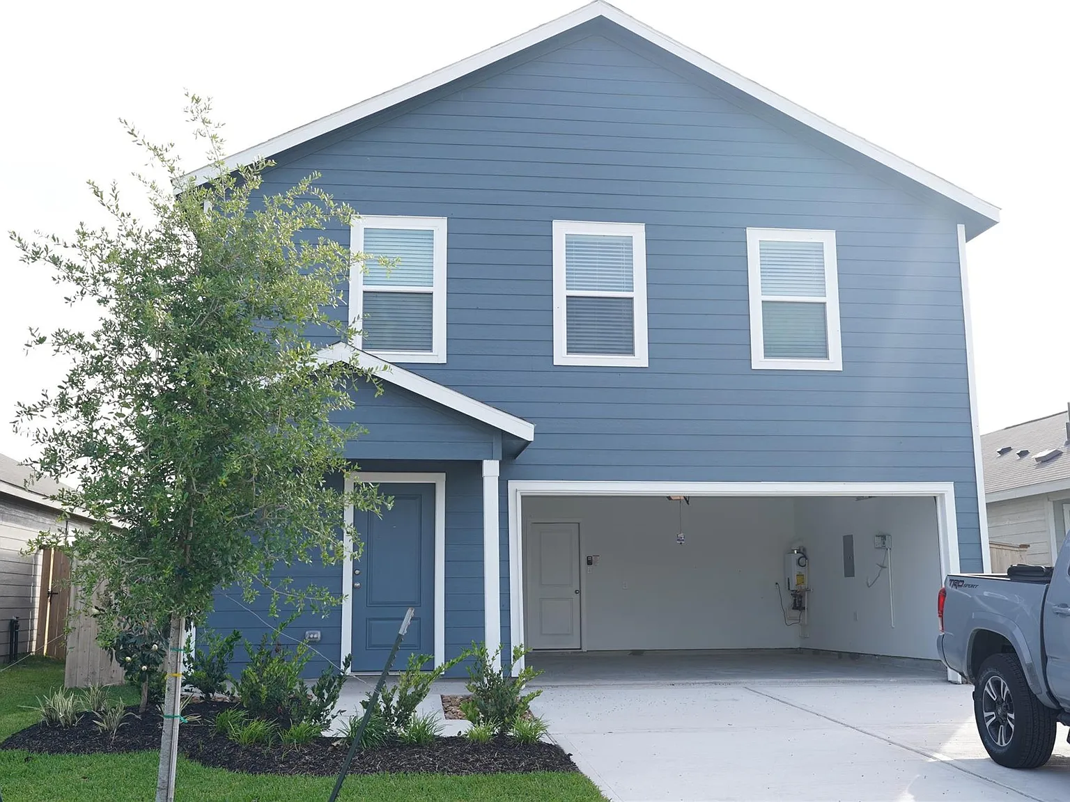 4 bed, 2.5 bath, 1954 sqft, $2,050 — Photo 4