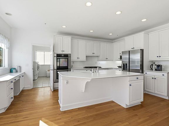 4th image of 39 Erica Court