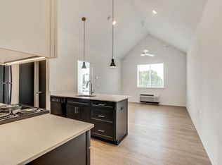 Uptown Square Apartments, Troy, MI 48083