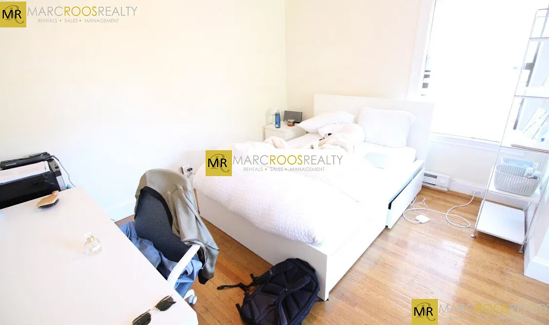 5 bed, 9999 sqft, $10,500 — Photo 3