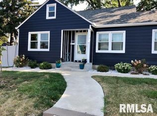 2111 Hickory Grove Rd, Davenport, IA