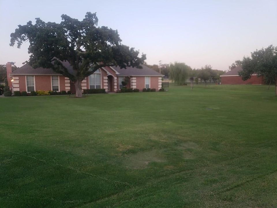 1st image of 2211 Summit Dr