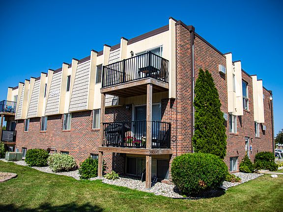 2nd image of 2542 Villa Dr S #28681eccd