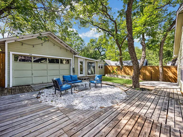 3300 Harris Park Ave — Photo 19