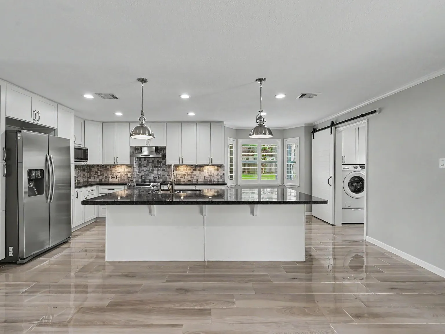 3 bed, 2.0 bath, 1739 sqft, $2,500 — Photo 3