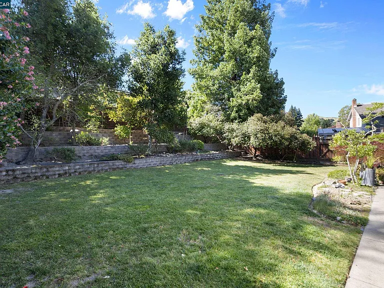 301 Domingo Ct — Photo 34