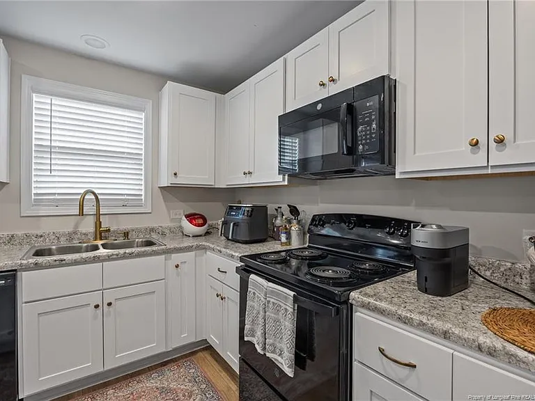 157 Presley St — Photo 36