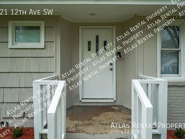 221 12th Ave SW — Photo 5