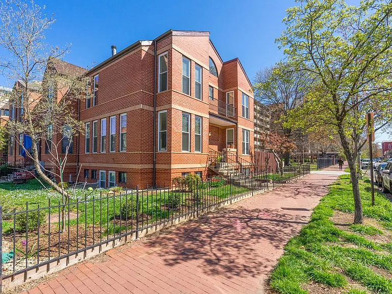 800 G St NE #B — Photo 7