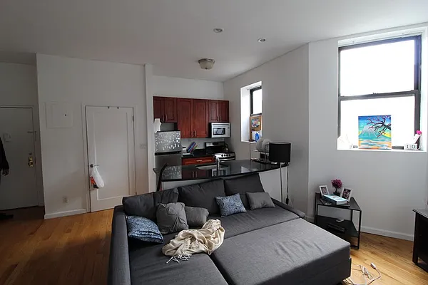 Rented by Mossanen Group | media 9