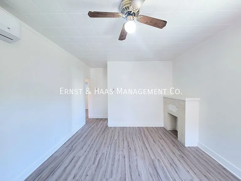 2068 Linden Ave — Photo 3