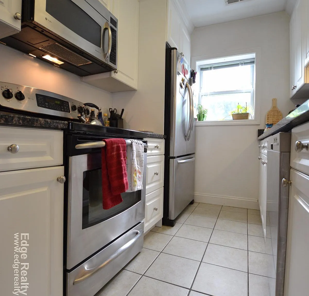 3 bed, 1000 sqft, $3,700 — Photo 1